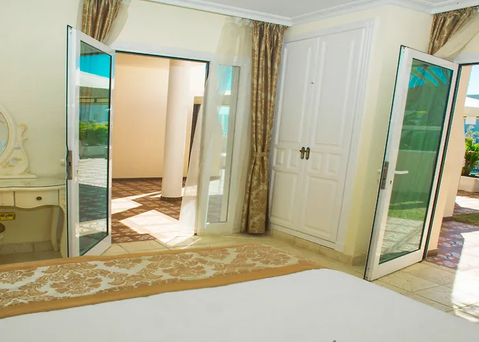 Flamingo Suites Boutique Hotel
